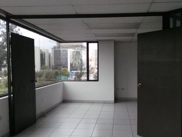 EN VENTA, OFICINAS 21 y 22 UNIFICADAS, EDIFICIO ALFIL, IÑAQUITO, QUITO