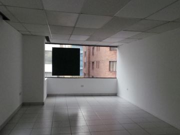 EN VENTA, OFICINAS 21 y 22 UNIFICADAS, EDIFICIO ALFIL, IÑAQUITO, QUITO