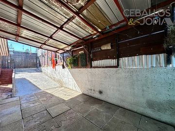 Casa en Venta en Avenida San Enrique con Lourdes, Villa Alemana