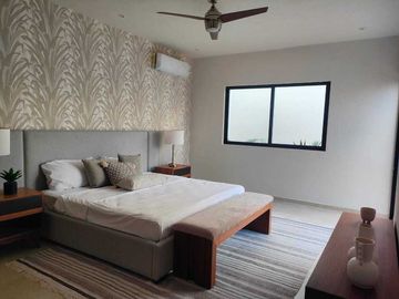 Casa de una planta con piscina incluida en privada residencial y 3 habitaciones