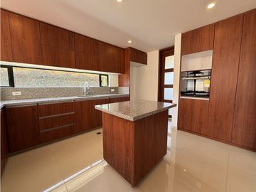 VENDO HERMOSA CASA PARA ESTRENAR EN CHIA