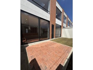 VENDO HERMOSA CASA PARA ESTRENAR EN CHIA