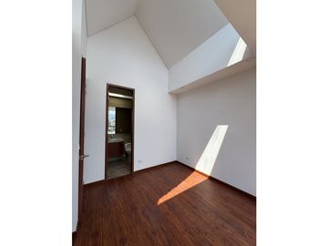 VENDO HERMOSA CASA PARA ESTRENAR EN CHIA