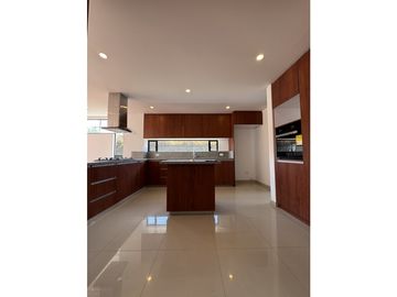 VENDO HERMOSA CASA PARA ESTRENAR EN CHIA