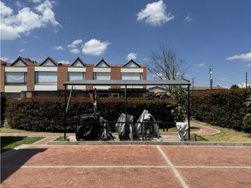VENDO HERMOSA CASA PARA ESTRENAR EN CHIA
