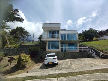 CASA CAMPESTRE EN VENTA CALIMA DARIEN EN CONDOMINIO VISTA A EL LAGO