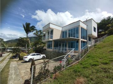 CASA CAMPESTRE EN VENTA CALIMA DARIEN EN CONDOMINIO VISTA A EL LAGO