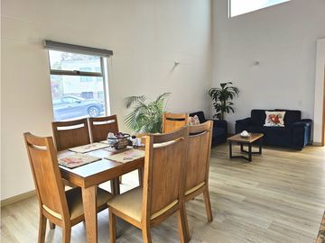 Venta de Casa Campestre en Unidad Cerrada en El Retiro | Sin Escalas