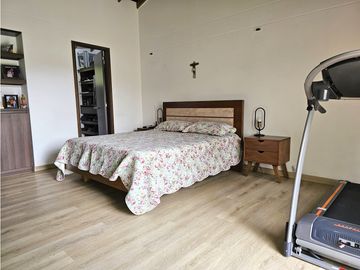 Venta de Casa Campestre en Unidad Cerrada en El Retiro | Sin Escalas