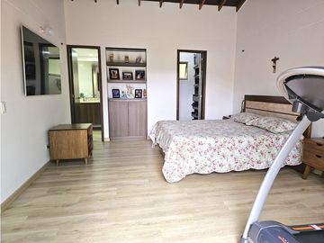 Venta de Casa Campestre en Unidad Cerrada en El Retiro | Sin Escalas