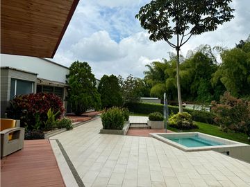 Casa campestre amoblada en venta o arriendo sector Aeropuerto