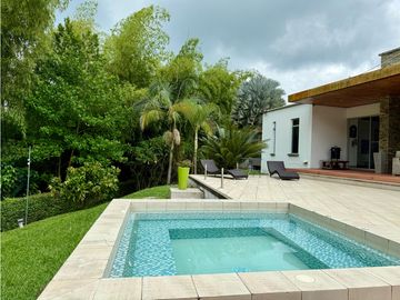 Casa campestre amoblada en venta o arriendo sector Aeropuerto