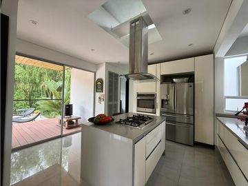 Casa campestre amoblada en venta o arriendo sector Aeropuerto