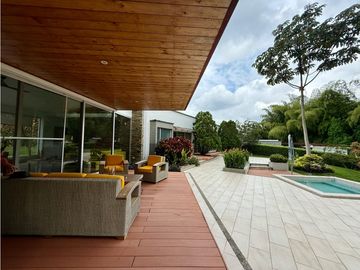 Casa campestre amoblada en venta o arriendo sector Aeropuerto