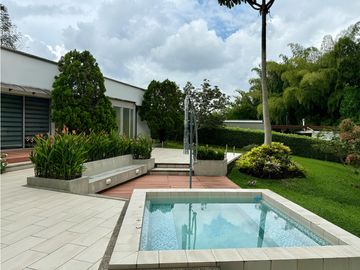 Casa campestre amoblada en venta o arriendo sector Aeropuerto