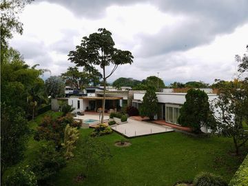 Casa campestre amoblada en venta o arriendo sector Aeropuerto