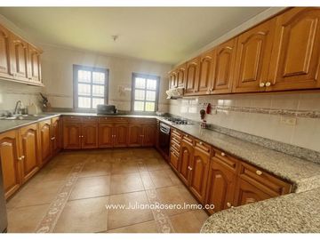 ARRIENDO HERMOSA CASA EN CAMPAMENTO