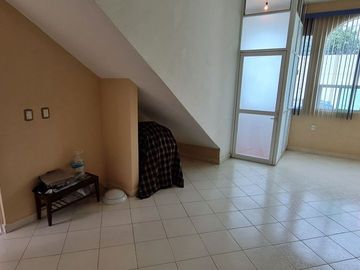 Vendo casa con terraza, jardín y departamento independiente, en Cuernavaca.