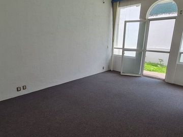 Vendo casa con terraza, jardín y departamento independiente, en Cuernavaca.