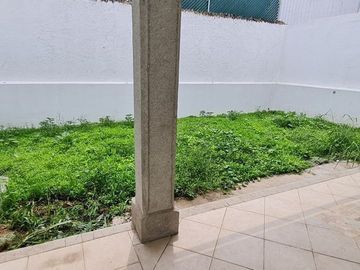 Vendo casa con terraza, jardín y departamento independiente, en Cuernavaca.