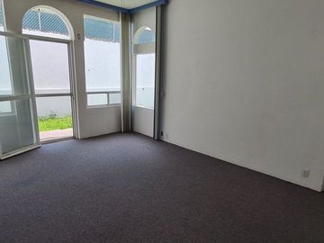 Vendo casa con terraza, jardín y departamento independiente, en Cuernavaca.