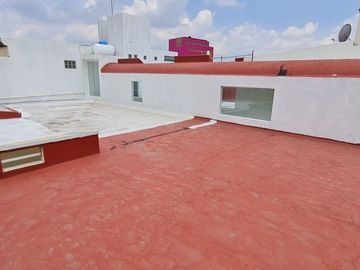 Vendo casa con terraza, jardín y departamento independiente, en Cuernavaca.