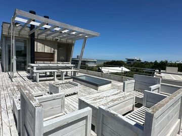 Casa en Venta - 5 Dormitorios 4 Baños - 1059mts2 - Carilo