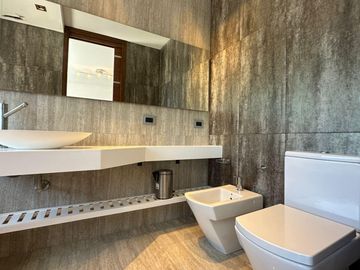 Casa en Venta - 5 Dormitorios 4 Baños - 1059mts2 - Carilo