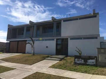 CASA SOBRE LOTE EXTERNO EN NUEVO QUILMES