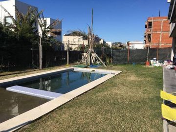 CASA SOBRE LOTE EXTERNO EN NUEVO QUILMES