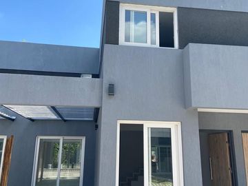 CASA DUPLEX VENTA CANNING BARRIO CERRADO