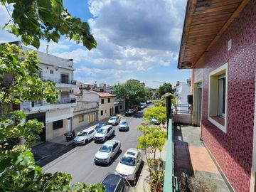HERMOSO PH 4 AMB AL FRENTE CON TERRAZA Y PARRILA
