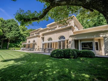 Excelente casa en la mejor zona de Las Lomas de San Isidro.