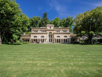 Excelente casa en la mejor zona de Las Lomas de San Isidro.