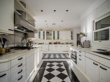 Excelente casa en la mejor zona de Las Lomas de San Isidro.
