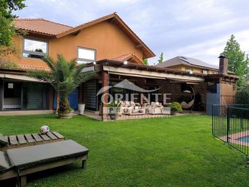 CASA GRANDE, PEÑALOLEN, 4 DORMITORIOS 4 BAÑOS, HOME OFFICE