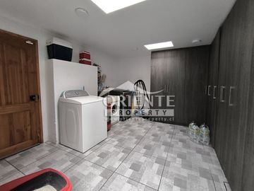 CASA GRANDE, PEÑALOLEN, 4 DORMITORIOS 4 BAÑOS, HOME OFFICE