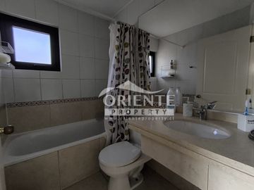 CASA GRANDE, PEÑALOLEN, 4 DORMITORIOS 4 BAÑOS, HOME OFFICE