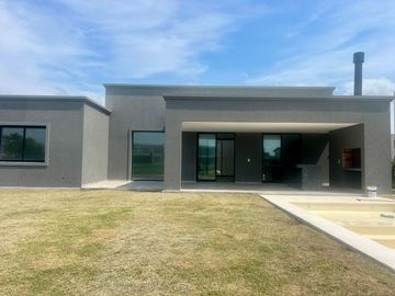 Casa en San Matias - 4 ambientes - 1046 m2
