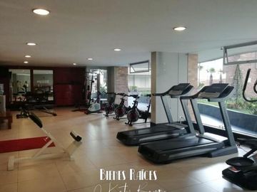 Vendo o Rento Loft de lujo Amoblado con 2 balcones, piscina, gym y cine, Carolina - Quito