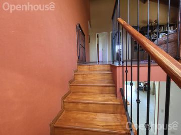 Casa en  Venta en Las Condes - Pilar- 2 plantas sobre lote central.