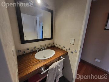 Casa en  Venta en Las Condes - Pilar- 2 plantas sobre lote central.