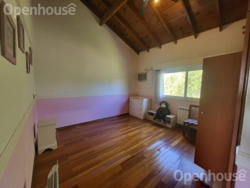 Casa en  Venta en Las Condes - Pilar- 2 plantas sobre lote central.