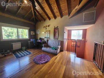 Casa en  Venta en Las Condes - Pilar- 2 plantas sobre lote central.