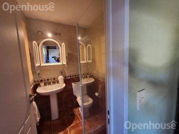 Casa en  Venta en Las Condes - Pilar- 2 plantas sobre lote central.