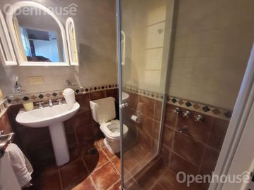 Casa en  Venta en Las Condes - Pilar- 2 plantas sobre lote central.