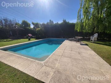 Casa en  Venta en Las Condes - Pilar- 2 plantas sobre lote central.