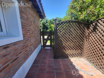 Casa en  Venta en Las Condes - Pilar- 2 plantas sobre lote central.