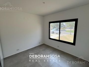 Casa en Venta 4 ambientes Una Planta Lote Interno El Canton