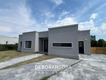 Casa en Venta 4 ambientes Una Planta Lote Interno El Canton